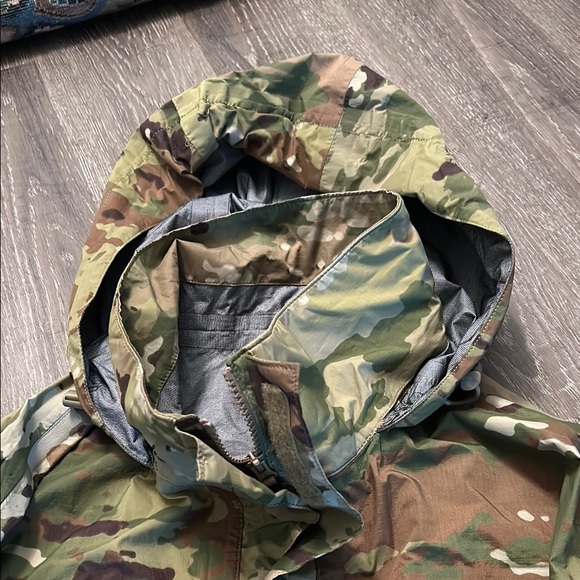 OCP - Camouflage Hooded Jacket - size medium - Picture 2 of 4